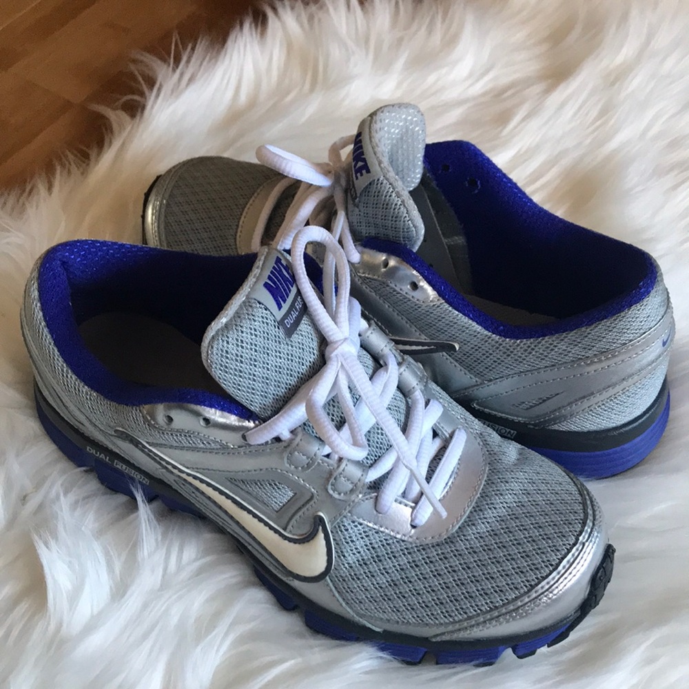 Nike dual fusion shoes